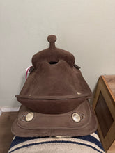 Load image into Gallery viewer, 15.5” Tough 1 King Synthetic Western Saddle