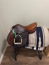 Load image into Gallery viewer, 17” Antares 2001 English Saddle