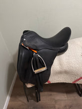 Load image into Gallery viewer, 17.5” 2016 Custom Monoflap Dressage Saddle