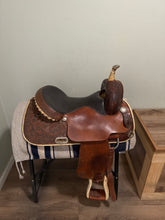 Load image into Gallery viewer, 16” Circle Y Western Saddle