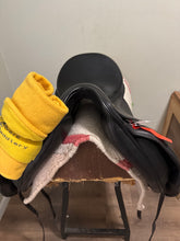 Load image into Gallery viewer, 17” Riveria Domina Dressage Saddle