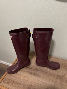 7 Med Burgundy Hunter Rain Boots