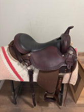 Load image into Gallery viewer, 17” High Horse Daisetta Hybrid Western Saddle