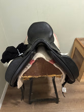 Load image into Gallery viewer, 17” Hermes Corlandus Monoflap Dressage Saddle