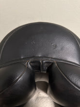 Load image into Gallery viewer, 17.5” 2016 Custom Monoflap Dressage Saddle