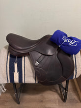 Load image into Gallery viewer, 17” Bates Victrux  CAIR AP Saddle XX