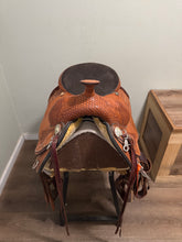 Load image into Gallery viewer, 17” Herford Flex Tree Western Saddle