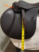 Load image into Gallery viewer, 17” Antares Jump Saddle
