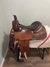 Load image into Gallery viewer, 16” Circle Y Barrel Saddle