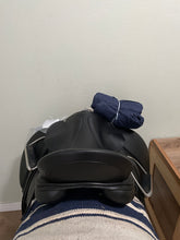 Load image into Gallery viewer, 18” Schleese Triumph Dressage Saddle