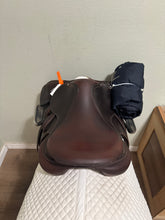 Load image into Gallery viewer, 17” Antares Jump Saddle