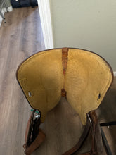 Load image into Gallery viewer, 16.5” Broken Horn Western Saddle