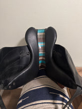 Load image into Gallery viewer, 18” Voltaire 2014 Monoflap Dressage Saddle
