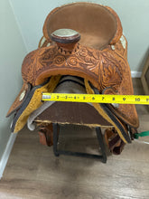 Load image into Gallery viewer, 16.5” Reinsman Western Saddle