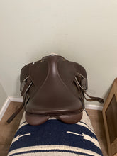 Load image into Gallery viewer, 17.5” Collegiate AP English Saddle