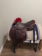 Load image into Gallery viewer, 17.5” CWD 2022 SE3 Jump Saddle