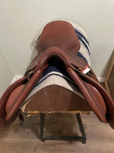 Load image into Gallery viewer, 17” Ovation San Telmo English Saddle
