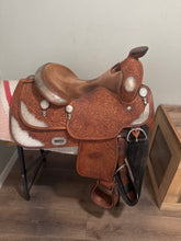 Load image into Gallery viewer, 15.5” Broken Horn Western Saddle