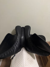 Load image into Gallery viewer, 17.5” Passier Dressage Saddle