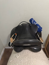 Load image into Gallery viewer, 17.5" Baines Dressage Saddle