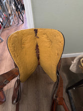Load image into Gallery viewer, 16” Crates Trophy Saddle