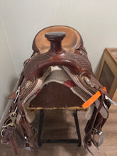 Load image into Gallery viewer, 17” McDaniels Roping  Saddle