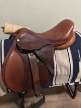 Load image into Gallery viewer, 16.5” Pessoa Rodrigo English Saddle