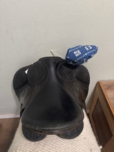 Load image into Gallery viewer, 17.5" Stubben Dressage Saddle