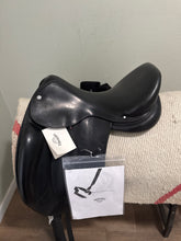 Load image into Gallery viewer, 17” Hermes Corlandus Monoflap Dressage Saddle