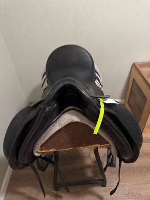 18” Wolfgang Custom Dressage Saddle