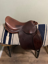 Load image into Gallery viewer, 17” Barnsby Jump Saddle