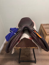 Load image into Gallery viewer, 17” Bates Adjustable Jump English Saddle