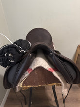 Load image into Gallery viewer, 18.5” Adam Ellis Dressage Saddle