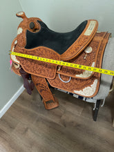 Load image into Gallery viewer, 15.5 Silver Mesa Custom Saddle