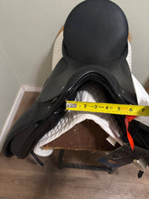 Load image into Gallery viewer, 17.5” Passier Dressage Saddle