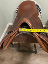 Load image into Gallery viewer, 16.5” 2005 Antares Jump Saddle
