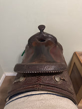 Load image into Gallery viewer, 16” Circle Y Western Saddle