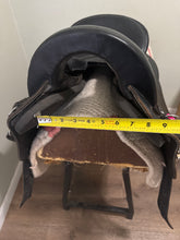 Load image into Gallery viewer, 15.5” Specialized Adjustable Endurance Saddle
