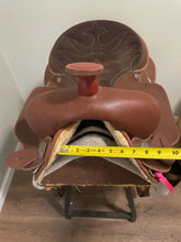 Load image into Gallery viewer, 15.5” Wintec Synthetic Western Saddle