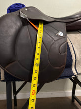 Load image into Gallery viewer, 17” Bates Victrux  CAIR AP Saddle XX