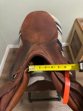 Load image into Gallery viewer, 17.5” Prestige Jump Saddle