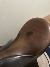 Load image into Gallery viewer, 18.5” Prestige Dressage Saddle