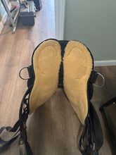 Load image into Gallery viewer, 16.5” Abetta Hybrid Western Saddle