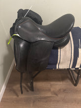 Load image into Gallery viewer, 18” Sattlerei Monoflap Dressage Saddle