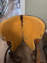 Load image into Gallery viewer, 16.5” Dale Chavez Western Saddle