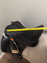 Load image into Gallery viewer, 17.5” 2016 Custom Monoflap Dressage Saddle