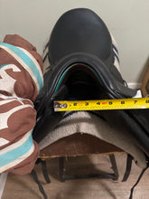 Load image into Gallery viewer, 18” Voltaire 2014 Monoflap Dressage Saddle