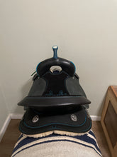 Load image into Gallery viewer, 16.5” Black High Horse Barrel Saddle
