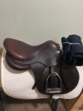 Load image into Gallery viewer, 17” Antares Jump Saddle