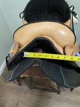 Load image into Gallery viewer, 14” Sensation Treeless Saddle With Girth And Pad